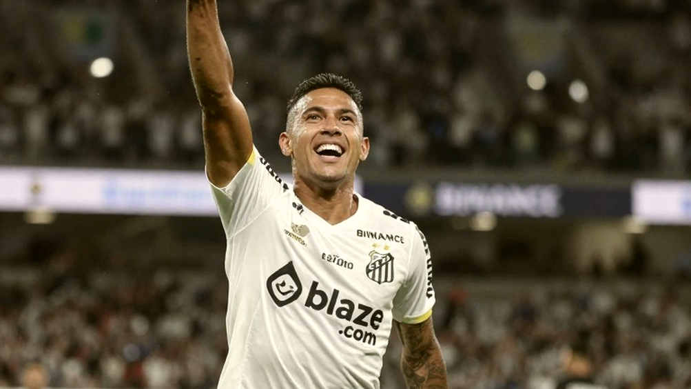 Chiếc áo số 7 đổi chủ trong bảy giây: Bồ Đào Nha, Ronaldo và cú rời trại không tiếng động