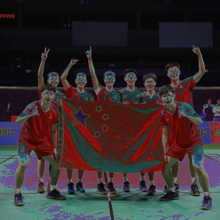Alwi Farhan tập cùng Kento Momota trước Asian Games 2026: khi người trẻ học từ một sự nghiệp đã khép lại