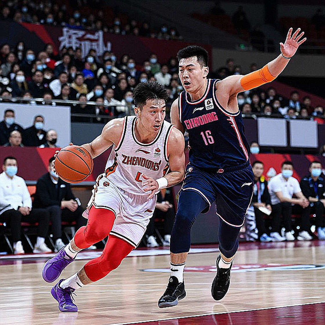 Shorts và LeDay cùng PIR 33 ở vòng 7 EuroLeague: hai lối tạo giá trị, một tấm nhãn chung