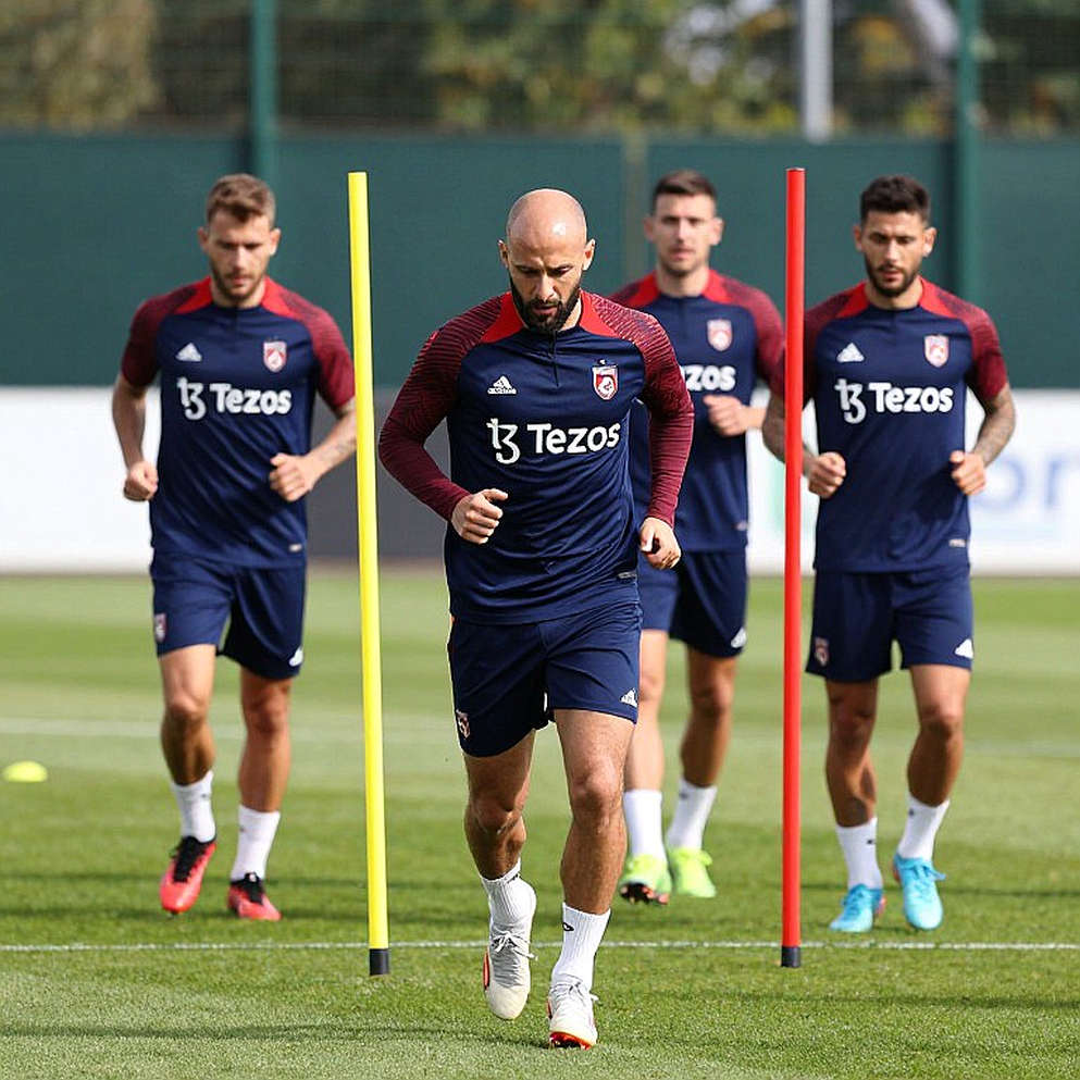 Beşiktaş xoay tua ở Hoffenheim: Canh bạc chiến lược đằng sau việc Vlahović ở lại Istanbul