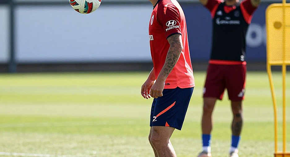 Từ Ricksen đến Marcus Stewart: bóng đá kể chuyện bệnh tật và bỏ quên câu hỏi về chẩn đoán