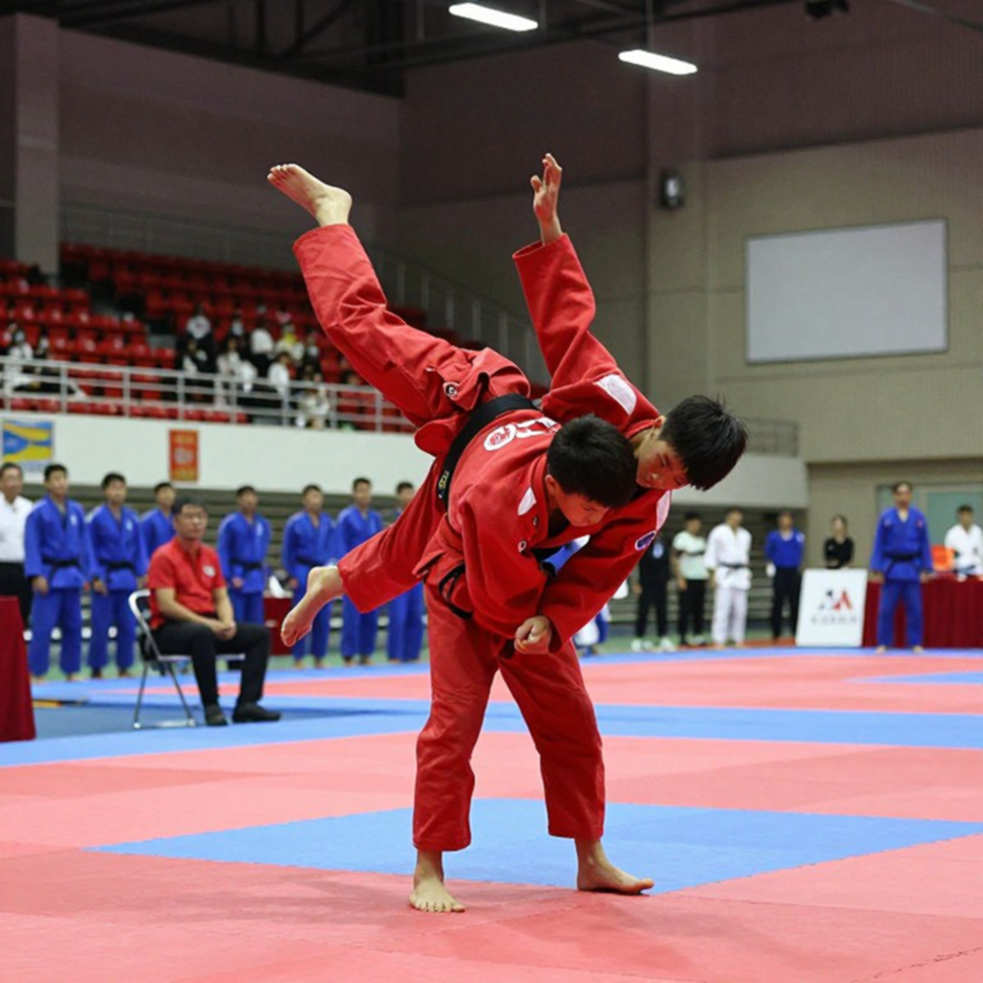 RAF Abu Dhabi: Tsarukyan chạm Gracie, Blades bảo vệ đai và bài toán giao thoa của làng võ