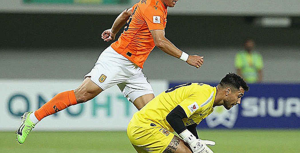 Danh sách đầu tiên của Zidane: năm tân binh, bốn cái tên bị gạch và một trục dọc chưa ráp xong