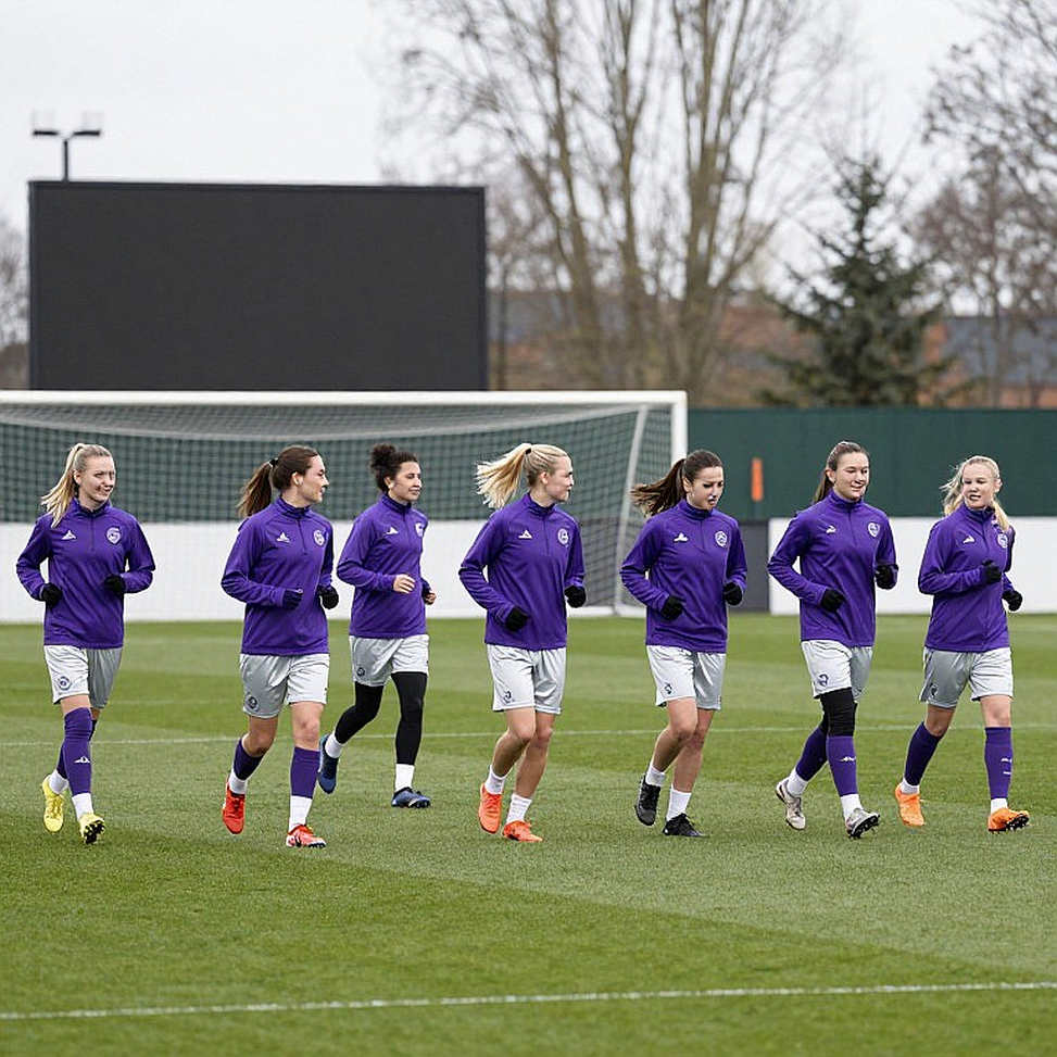Chiếc mũ bảo hiểm ở Clairefontaine: khi NFL mượn Mbappé làm cầu nối, và bóng đá phải tự hỏi về hợp đồng hình ảnh của mình
