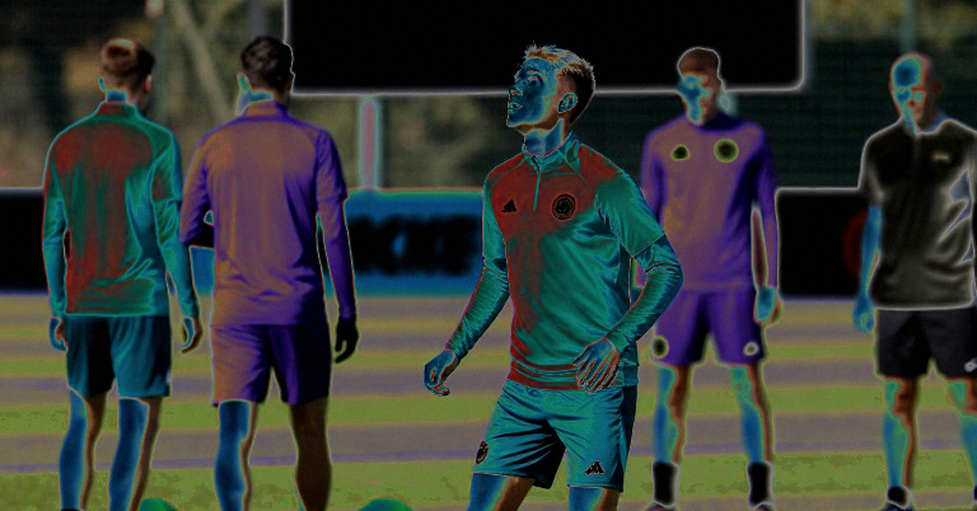 Chicharito Sings in Dallas and the Valuation Problem of a 37-Year-Old Striker
