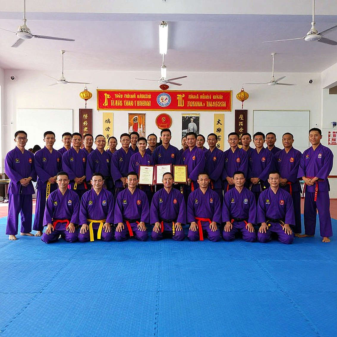 Sân Cỏ Và Võ Đạo: Hành Trình Tìm Lại Nhịp Đập Của Bóng Đá Việt Nam Sân Cỏ Và Võ Đạo: Hành Trình Tìm Lại Nhịp Đập Của Bóng Đá Việt Nam